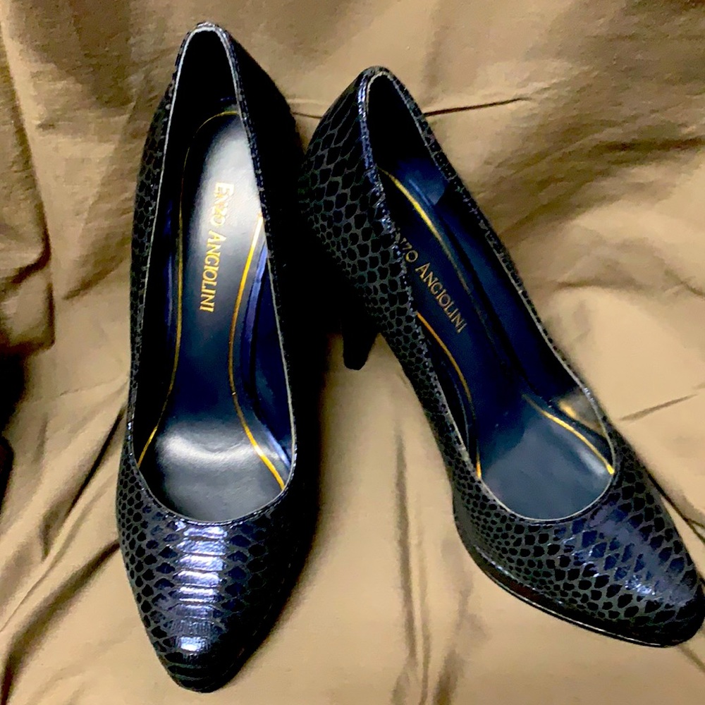 Size 7.5 Enzo pumps